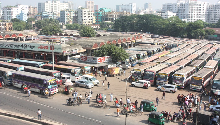 দ্বিতীয় দিনেও ‘থমকে আছে’ সারাদেশ