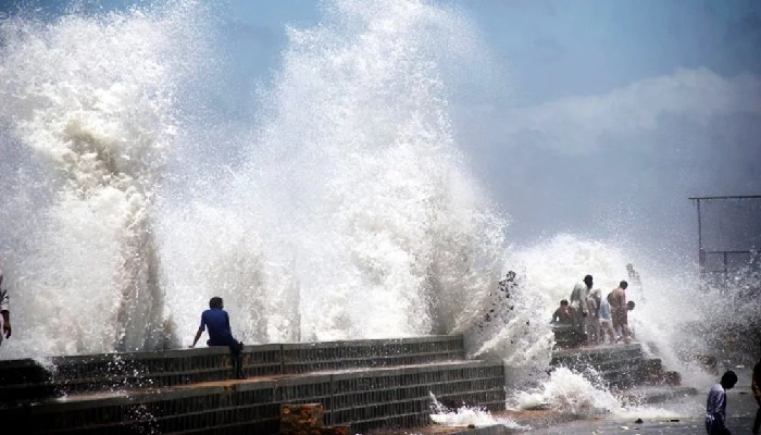 ঘূর্ণিঝড় বিপর্যয়, করাচিতে ১৪৪ ধারা জারি