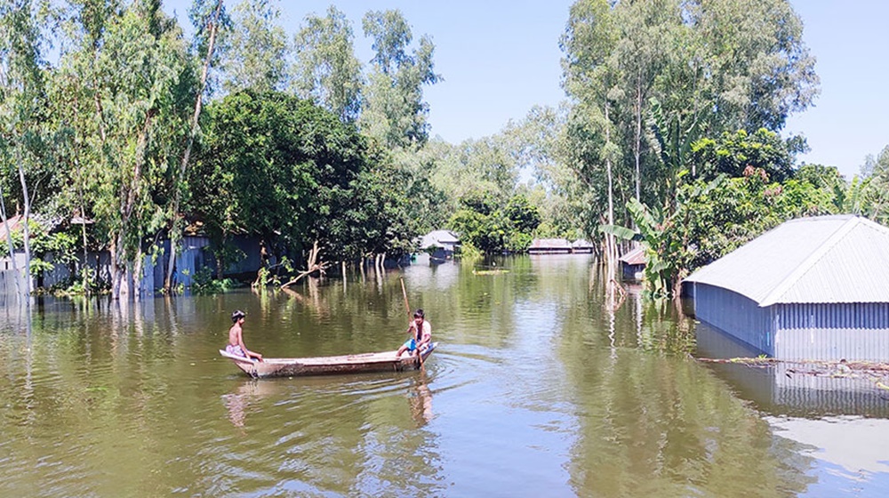 সিরাজগঞ্জে পানিবন্দী কয়েক হাজার মানুষ