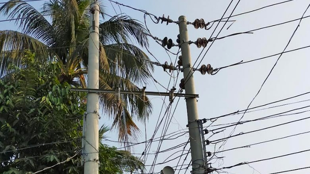 বিদ্যুৎস্পৃষ্টে প্রাণ গেল ইলেকট্রিশিয়ানের