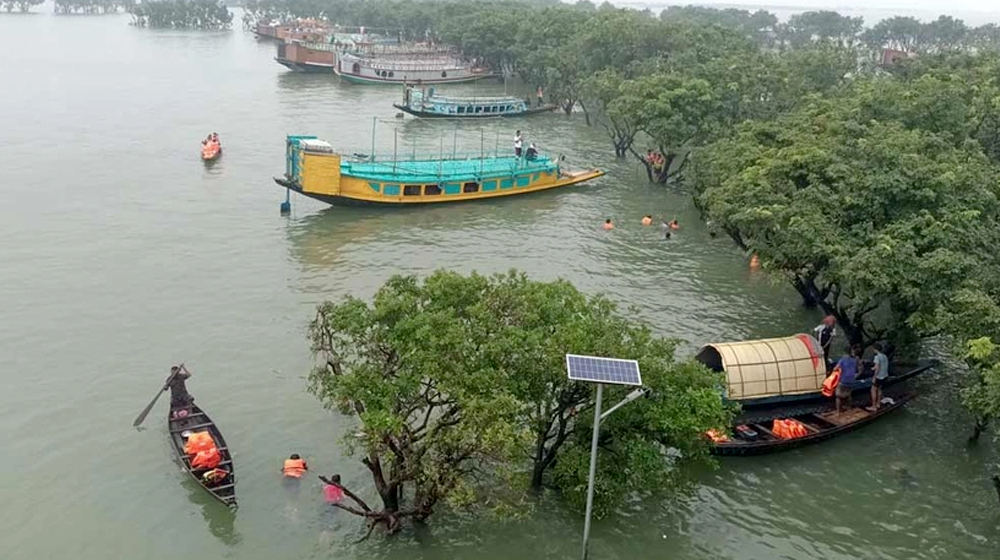 পর্যটকদের জন্য টাঙ্গুয়ার হাওর বন্ধ ঘোষণা