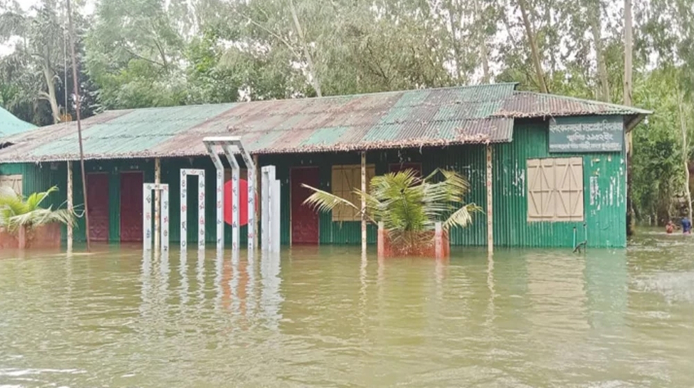 বন্যায় হাজারও শিক্ষাপ্রতিষ্ঠান বন্ধ 