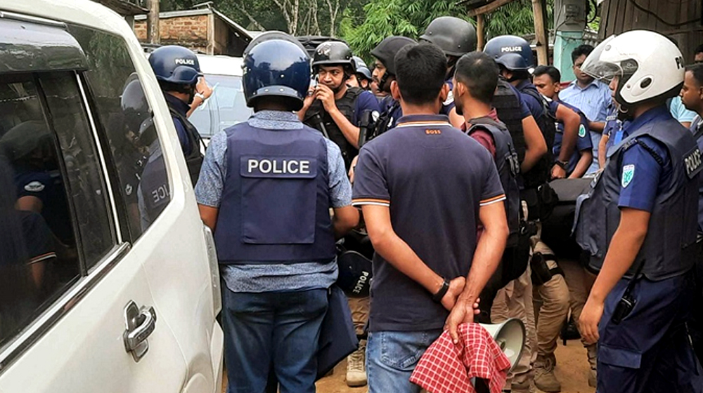 কারাগার থেকে পালিয়ে যাওয়া দুই নারী জঙ্গি গ্রেপ্তার