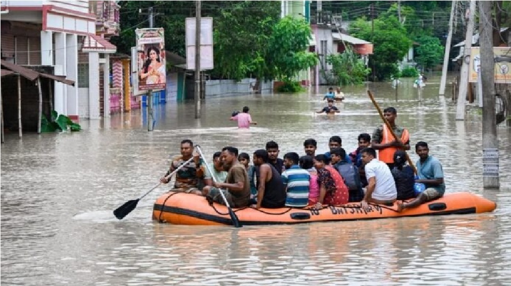 ত্রিপুরায় ভয়াবহ বন্যা, বাঁধ খুলে দেয়ায় হুহু করে ঢুকছে পানি