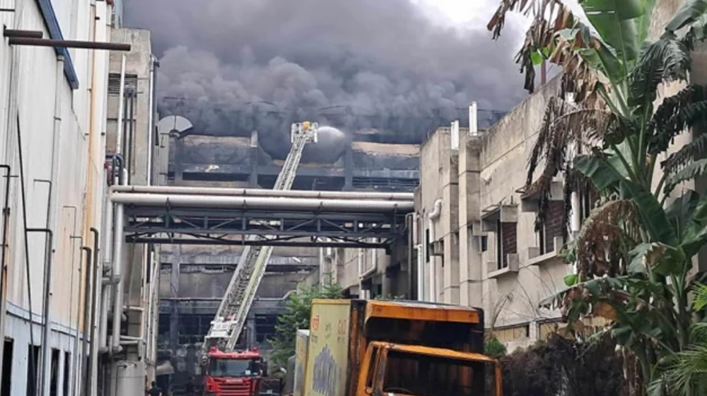 ২১ ঘণ্টায়ও নেভেনি গাজী টায়ারের আগুন, লুটপাটও চলছে