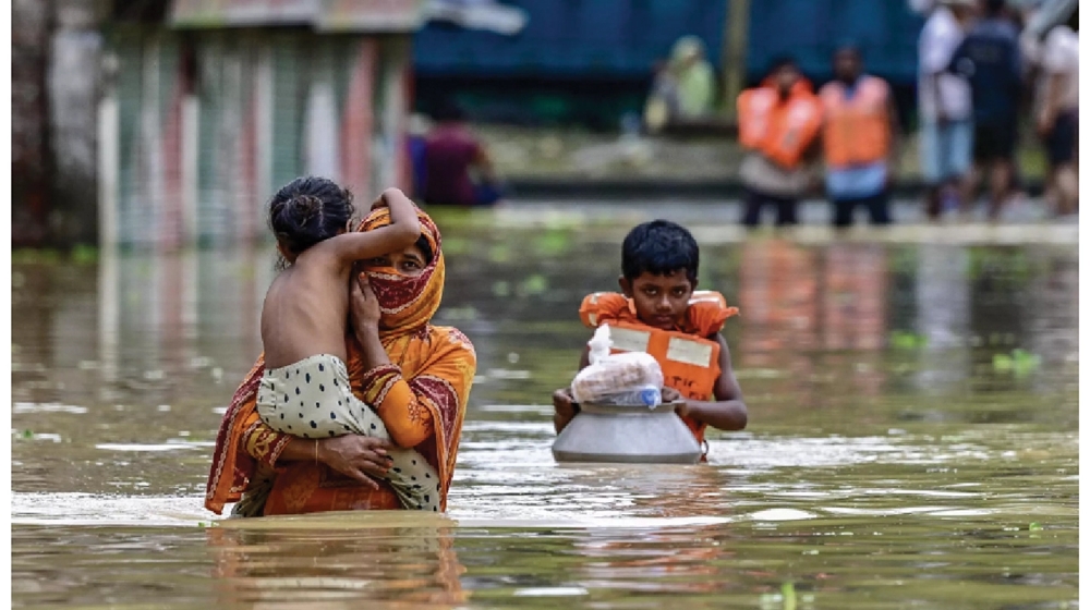 ত্রাণ অনেক, বিতরণে সমন্বয়হীনতায় পাচ্ছে না সবাই