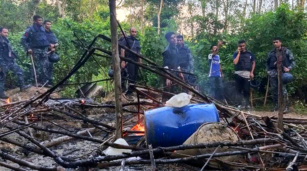 পাহাড়ে দেশীয় মদ তৈরির কারখানা ধ্বংস করল নৌবাহিনী