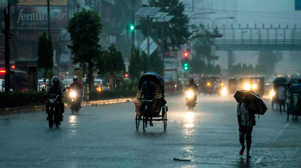 রাতে ১০ জেলায় ঝড়ের আভাস, নদীবন্দরে সতর্কতা