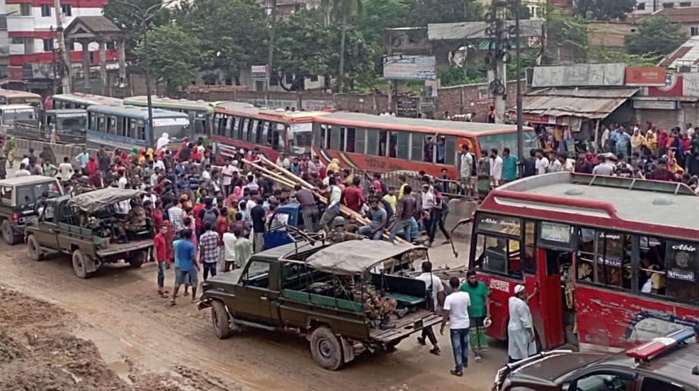 ফের আশুলিয়ায় মহাসড়ক অবরোধ করে শ্রমিকদের বিক্ষোভ