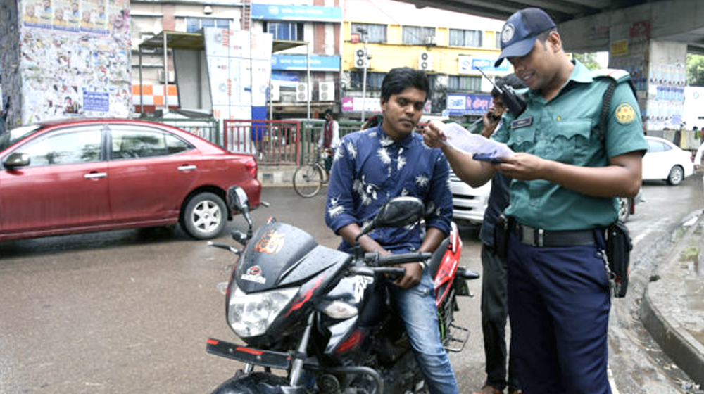 ট্রাফিক আইন: ঢাকায় একদিনে ৩৬ লাখ টাকা জরিমানা