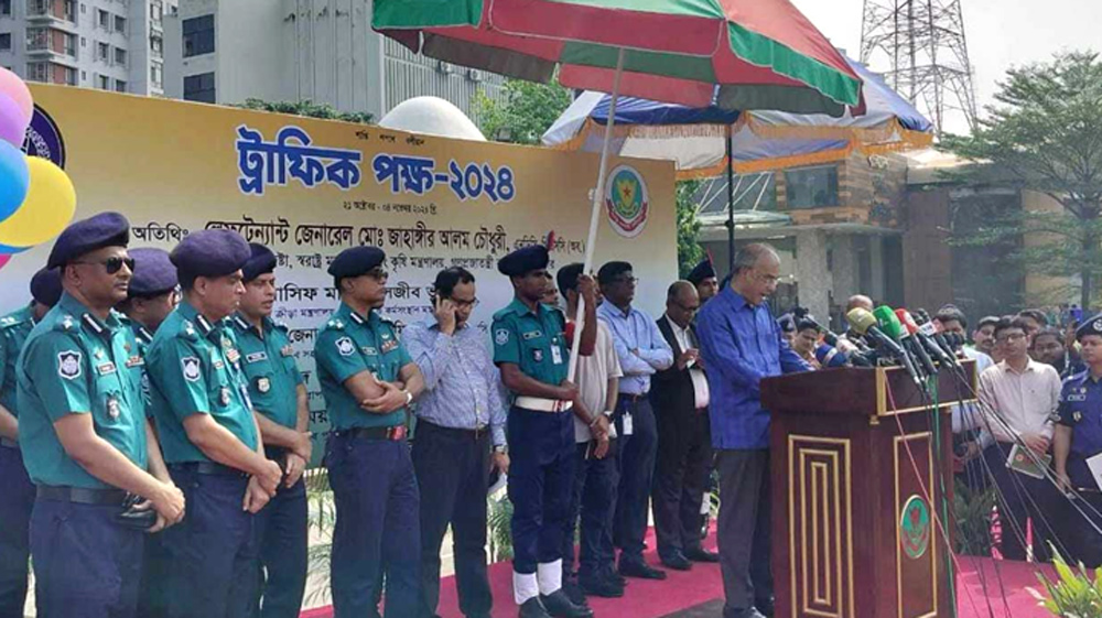 ট্রাফিক ব্যবস্থাপনায় কাজ করবেন ৩০০ শিক্ষার্থী, দেয়া হবে সম্মানী