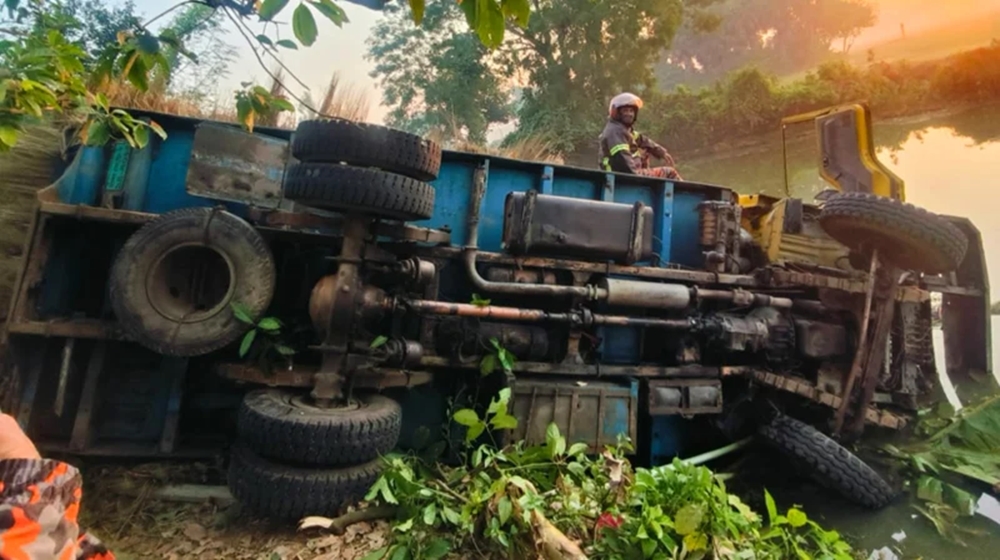 নওগাঁয় পৃথক সড়ক দুর্ঘটনায় নিহত ৩