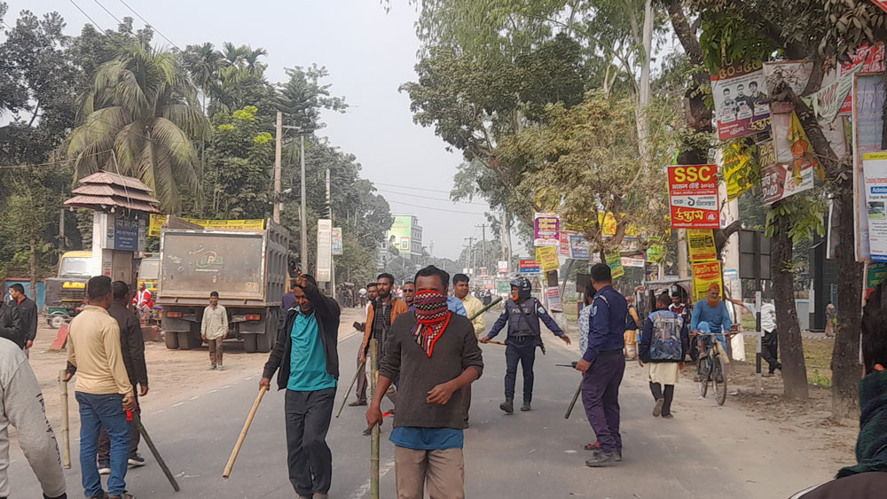 লালমনিরহাটে শ্রমিকদের দুই গ্রুপের সংঘর্ষ, আহত ১২