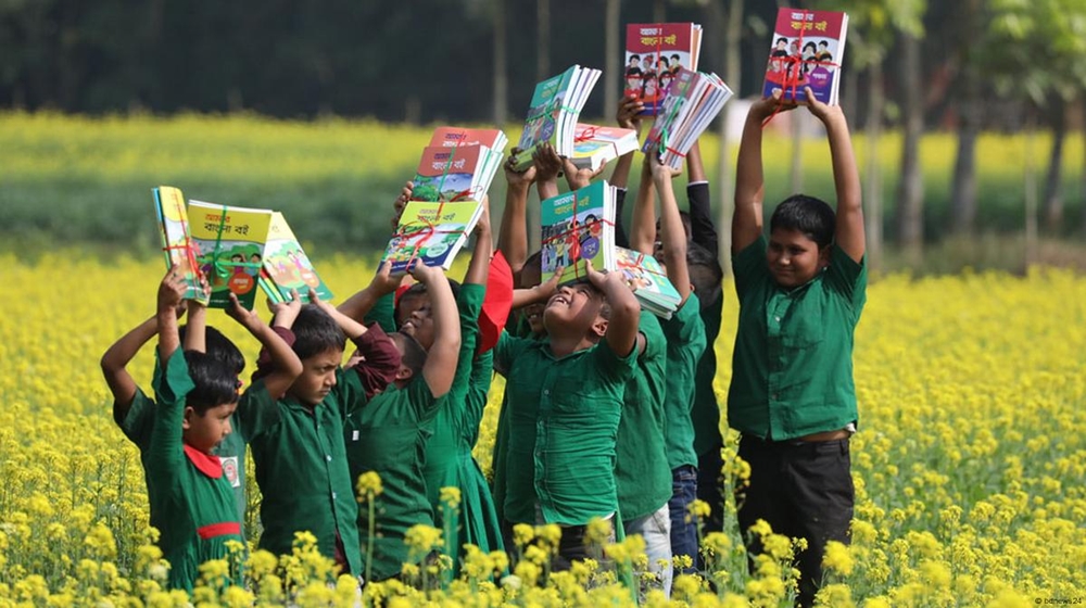 সরকারের তিন সিদ্ধান্তে ৩৫ কোটি বই দেরিতে