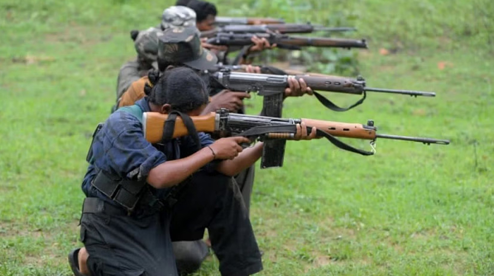 মহারাষ্ট্রে ১১ মাওবাদী নেতার আত্মসমর্পণ