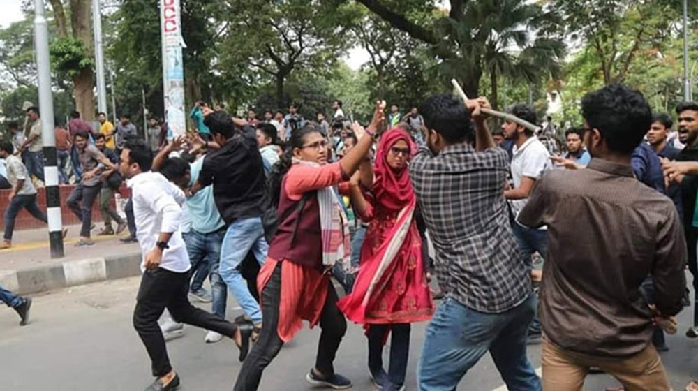 ঢাবিতে ছাত্রীসহ শিক্ষার্থীদের ওপর হামলার ঘটনায় ছাত্রলীগ নেতা গ্রেপ্তার