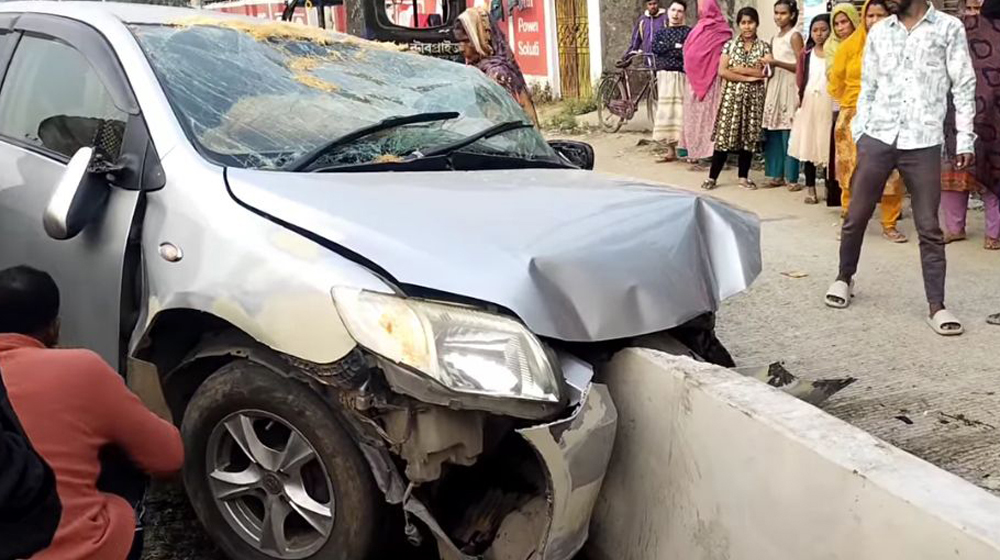 বগুড়ায় প্রাইভেটকার নিয়ন্ত্রণ হারিয়ে নিহত ২