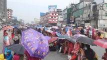 বকেয়া বেতনের দাবিতে ঢাকা-ময়মনসিংহ মহাসড়ক অবরোধ