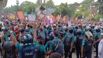 রাজধানীর শাহবাগ অবরোধ, আইনশৃঙ্খলা বাহিনী মোতায়েন 