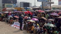 সাভারে মহাসড়ক অবরোধ করে শ্রমিকদের বিক্ষোভ, ভোগান্তি চরমে 