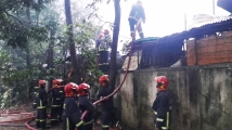 বনানীর বস্তিতে আগুন, তিন ঘণ্টার চেষ্টায় নিয়ন্ত্রণে