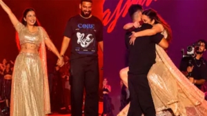 লাইভ কনসার্টে ভাইরাল বাগ্দানের ভিডিও, আলোচনায় ‘গুলাবি কুইন’ খ্যাত জেসমিন স্যান্ডলাস