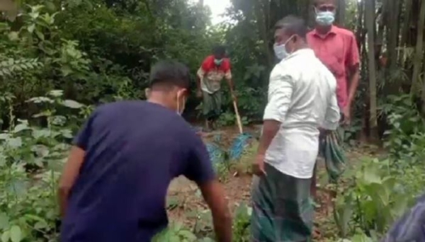 দাফনের ৯ মাস পর গৃহবধূর লাশ উত্তোলন