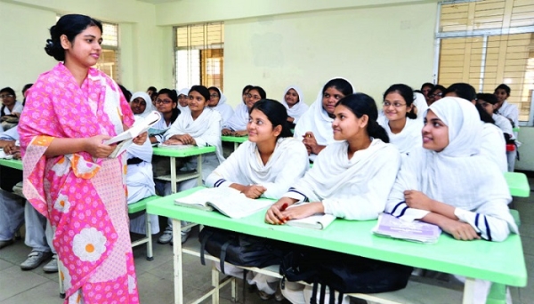 প্রধান শিক্ষক ছাড়াই চলছে সরকারি মাধ্যমিক গুলো